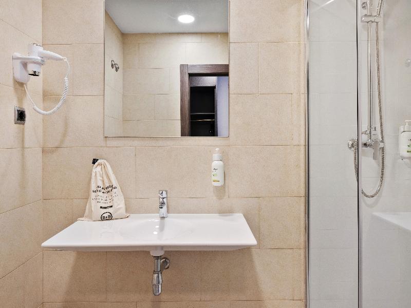 B&B HOTEL Oviedo image