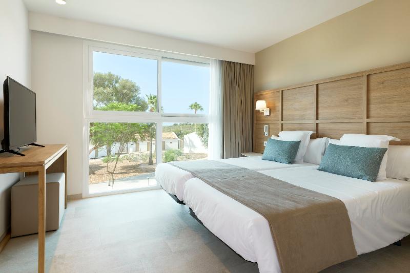 Iberostar Waves Cala Domingos image