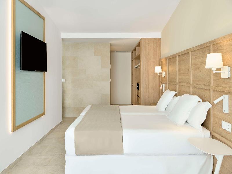 Iberostar Waves Cala Domingos image