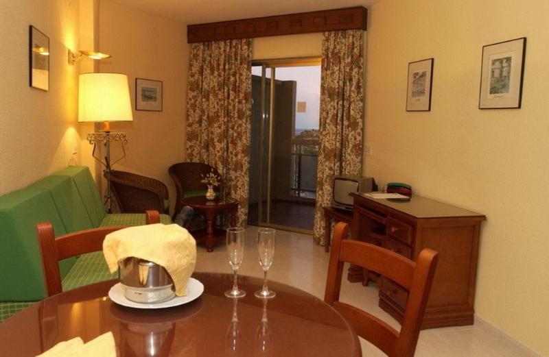 Apartamentos Chinasol image