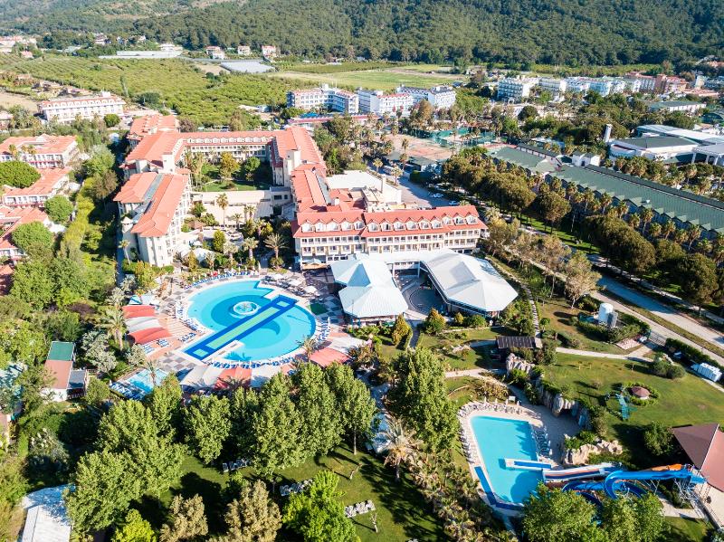 Queen's Park Le Jardin Resort