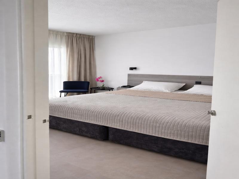 NAVARRIA HOTEL image