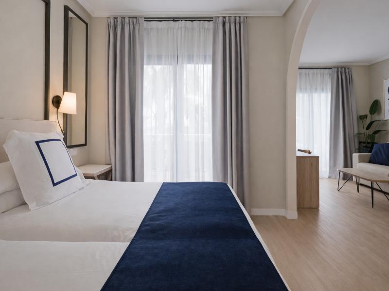 Hotel La Laguna Spa & Golf image