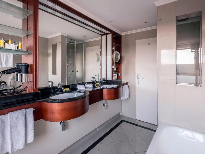 Marriott Hotel Munich image