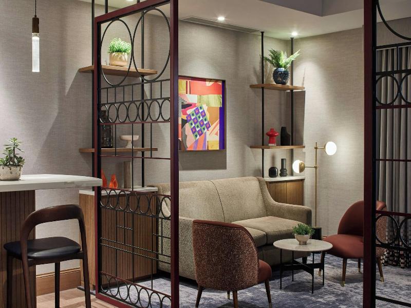Edinburgh Marriott Hotel Holyrood image