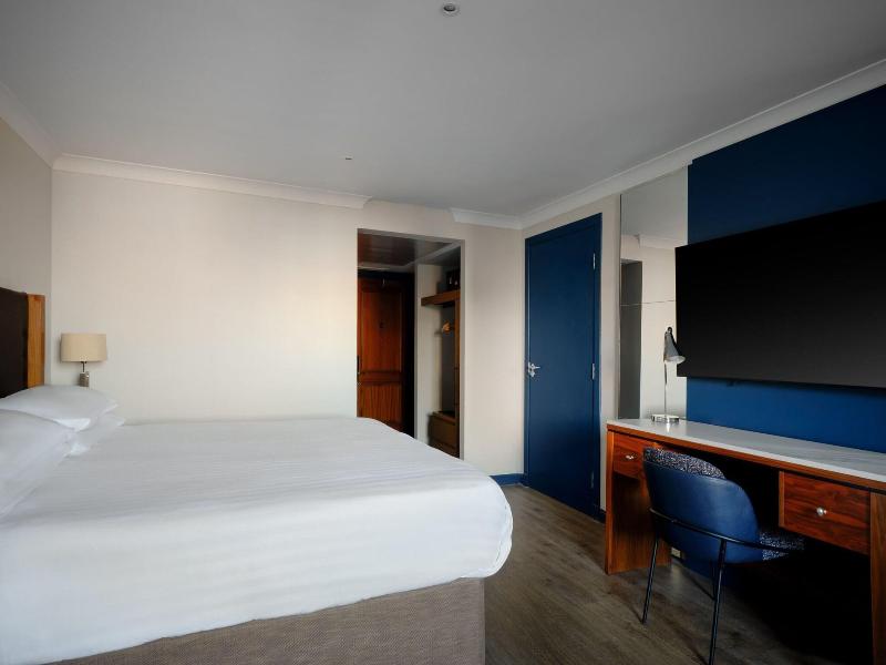 Edinburgh Marriott Hotel Holyrood image