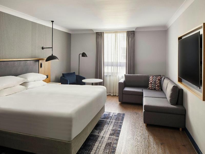 Edinburgh Marriott Hotel Holyrood image