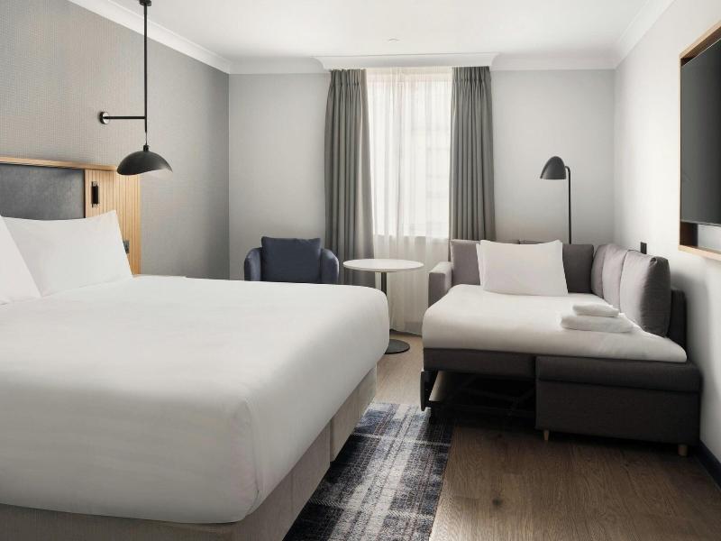 Edinburgh Marriott Hotel Holyrood image