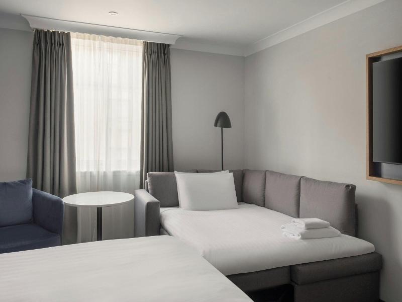 Edinburgh Marriott Hotel Holyrood image
