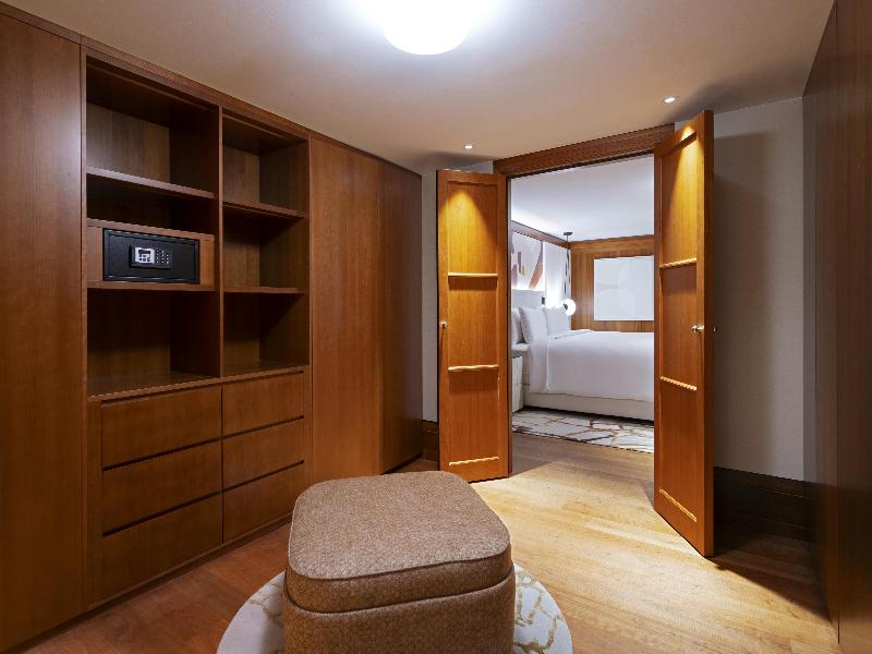 Conrad Hamburg image