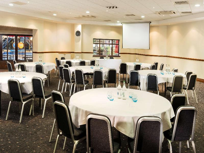 Park Inn Cardiff City Centre image