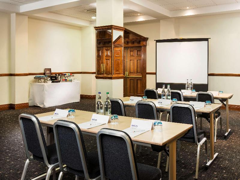 Park Inn Cardiff City Centre image