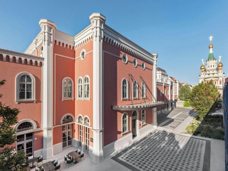 Renaissance Vienna Imperial Riding School image