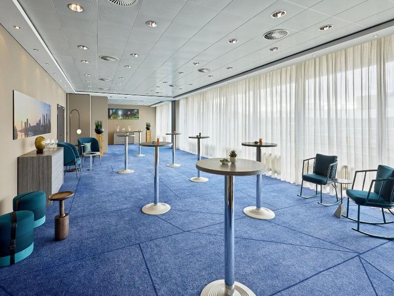 Sheraton Frankfurt Airport Hotel & Conference Cent image