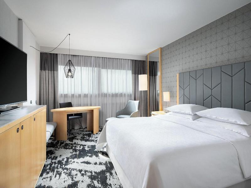Sheraton Frankfurt Airport Hotel & Conference Cent image