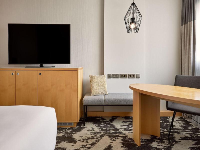 Sheraton Frankfurt Airport Hotel & Conference Cent image
