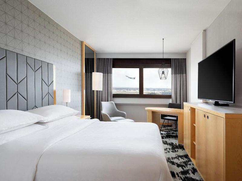 Sheraton Frankfurt Airport Hotel & Conference Cent image