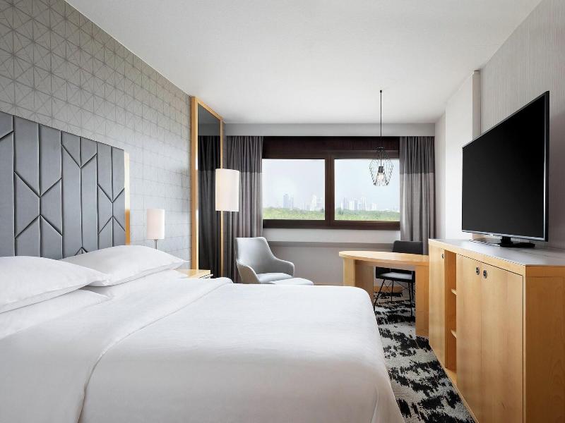Sheraton Frankfurt Airport Hotel & Conference Cent image