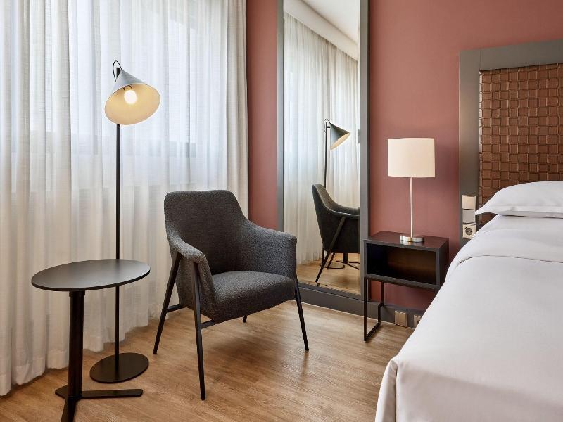 Sheraton Frankfurt Airport Hotel & Conference Cent image