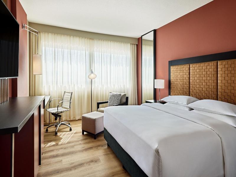 Sheraton Frankfurt Airport Hotel & Conference Cent image