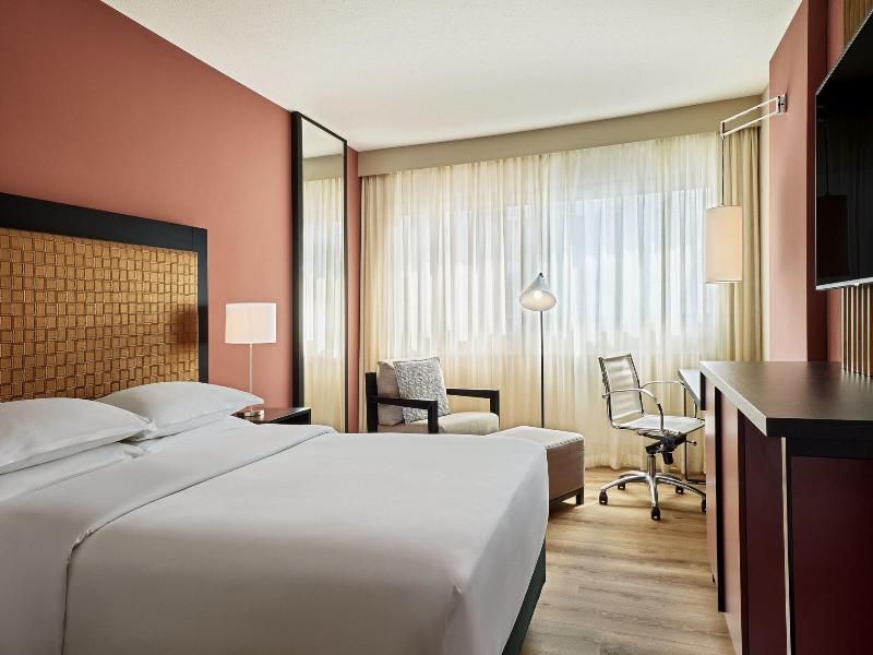 Sheraton Frankfurt Airport Hotel & Conference Cent image