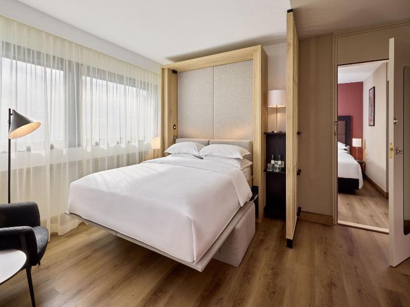 Sheraton Frankfurt Airport Hotel & Conference Cent image