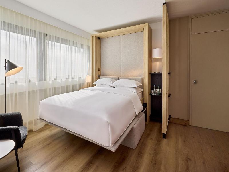 Sheraton Frankfurt Airport Hotel & Conference Cent image