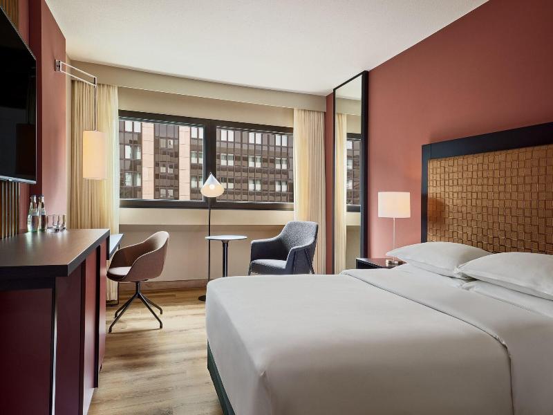 Sheraton Frankfurt Airport Hotel & Conference Cent image