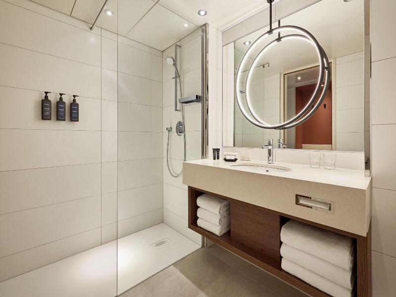 Sheraton Frankfurt Airport Hotel & Conference Cent image