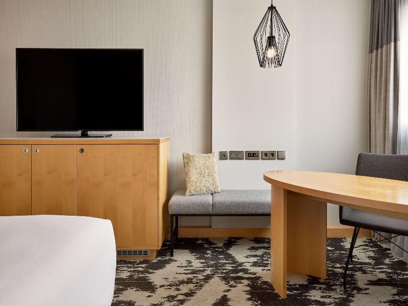 Sheraton Frankfurt Airport Hotel & Conference Cent image