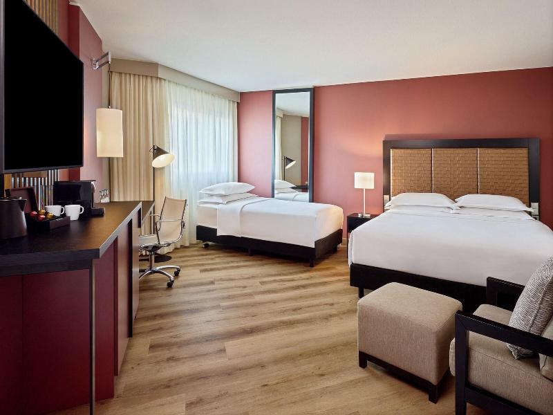 Sheraton Frankfurt Airport Hotel & Conference Cent image