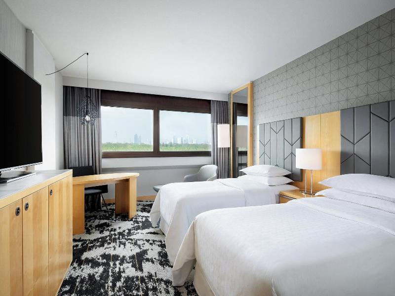 Sheraton Frankfurt Airport Hotel & Conference Cent image