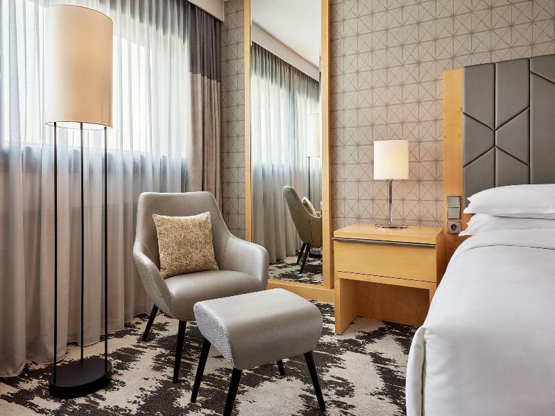 Sheraton Frankfurt Airport Hotel & Conference Cent image