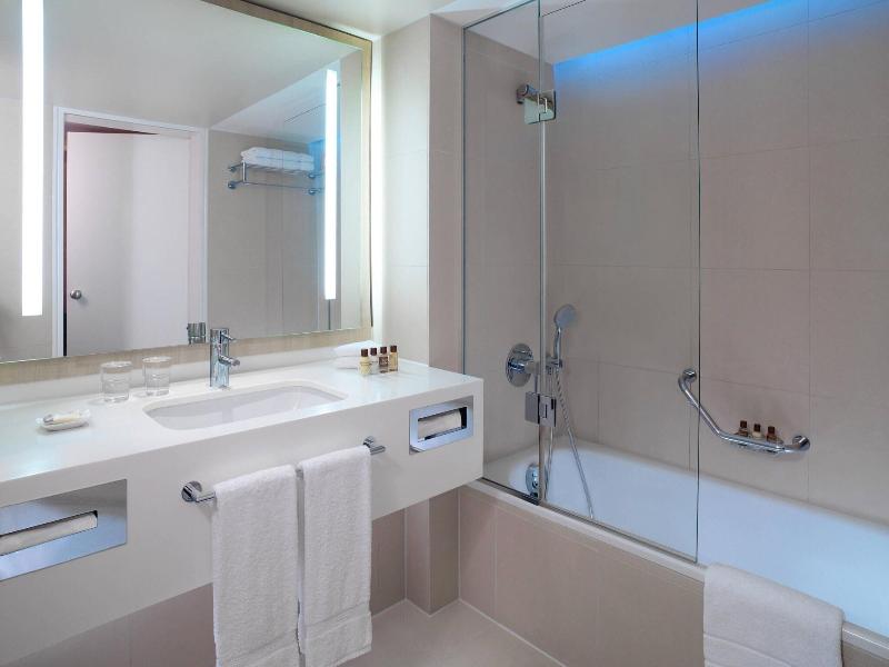 Sheraton Frankfurt Airport Hotel & Conference Cent image