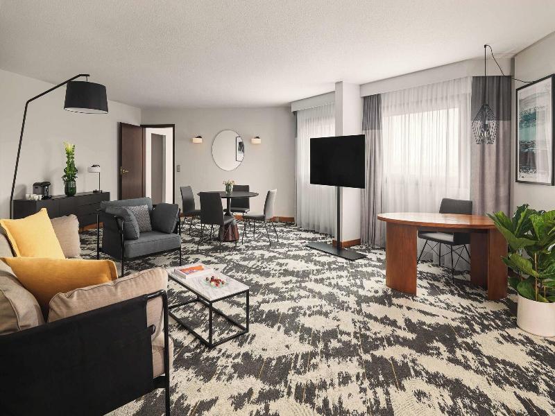 Sheraton Frankfurt Airport Hotel & Conference Cent image