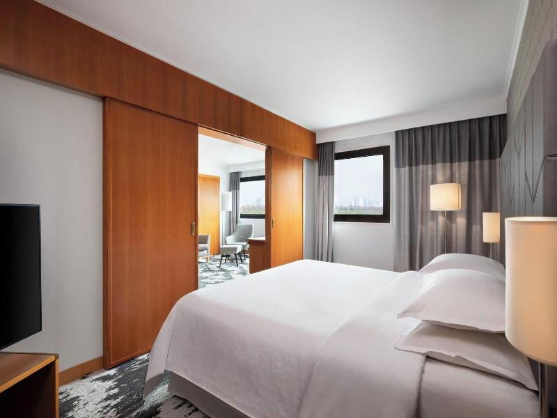 Sheraton Frankfurt Airport Hotel & Conference Cent image