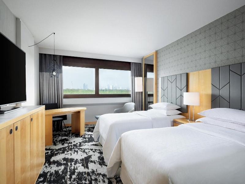 Sheraton Frankfurt Airport Hotel & Conference Cent image