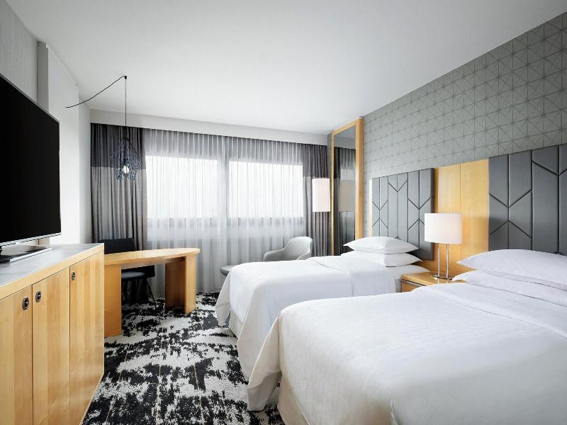 Sheraton Frankfurt Airport Hotel & Conference Cent image