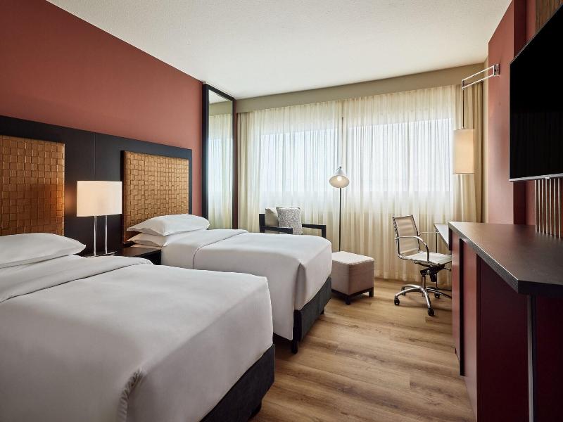 Sheraton Frankfurt Airport Hotel & Conference Cent image