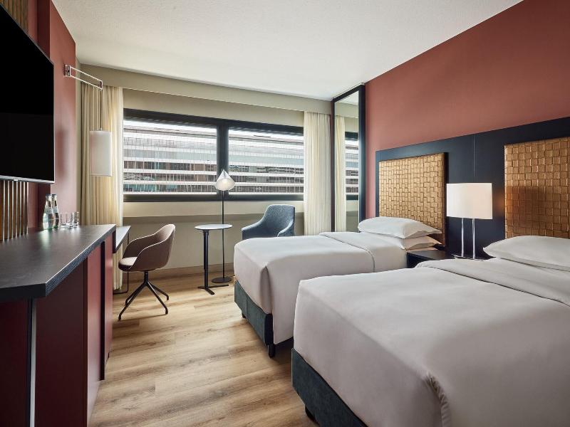 Sheraton Frankfurt Airport Hotel & Conference Cent image