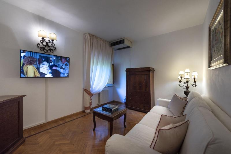 Villa Scacciapensieri image