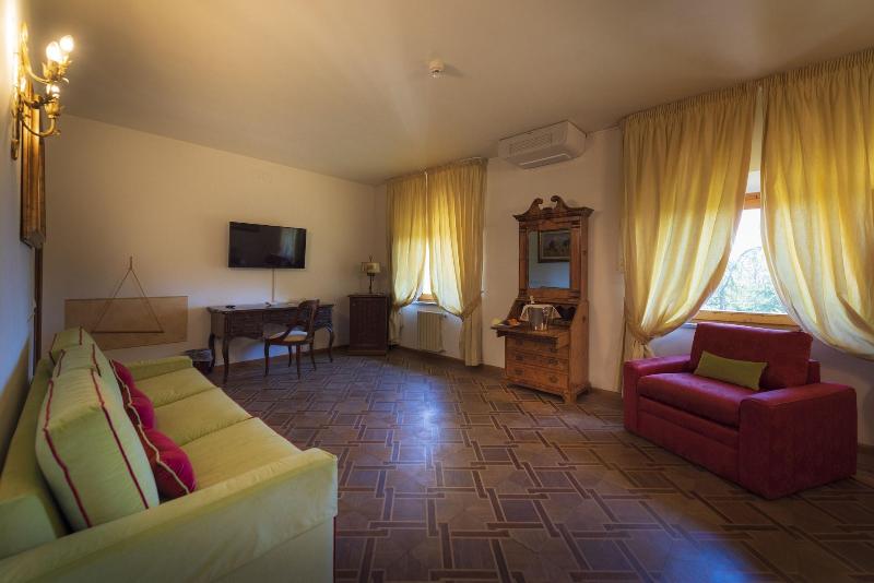 Villa Scacciapensieri image