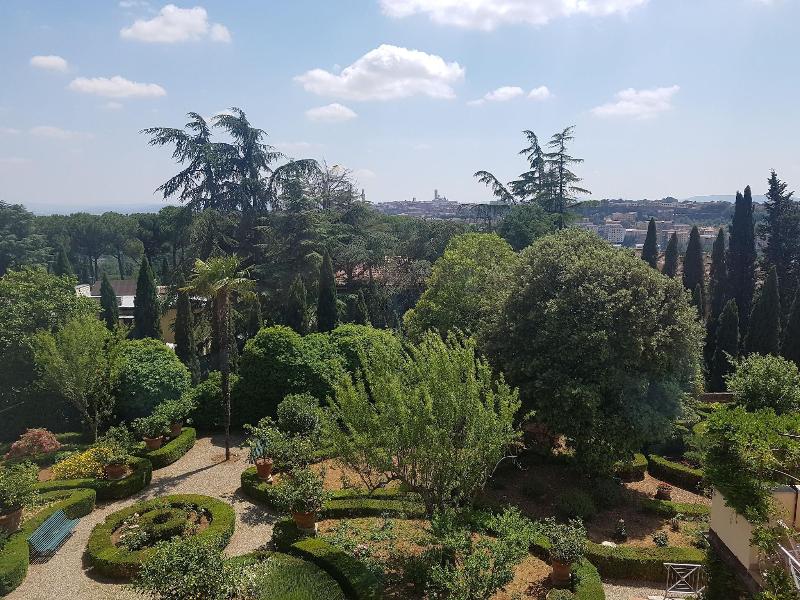 Villa Scacciapensieri image