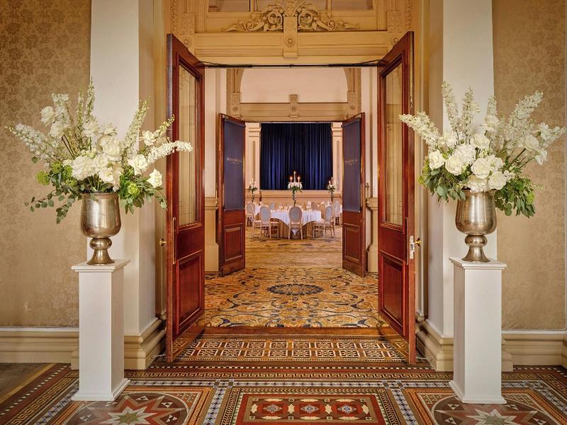 The College Green Hotel Dublin, Autograph image
