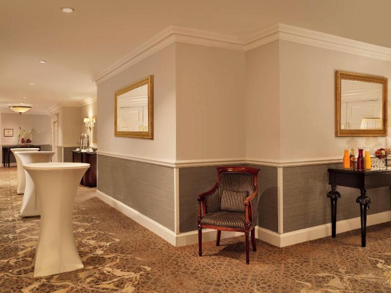 The College Green Hotel Dublin, Autograph image