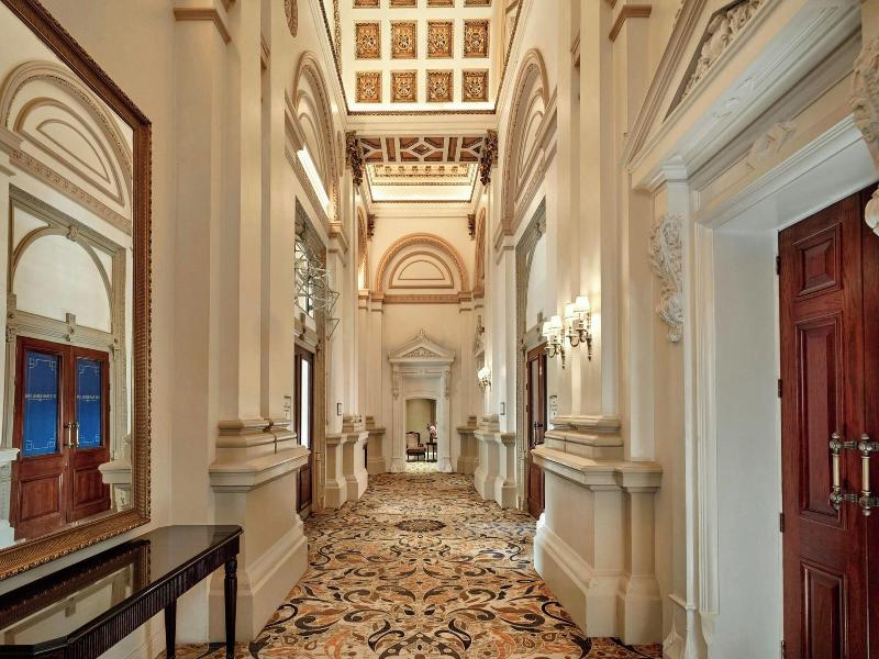 The College Green Hotel Dublin, Autograph image