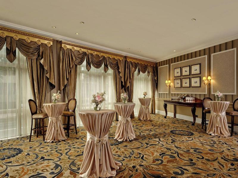 The College Green Hotel Dublin, Autograph image