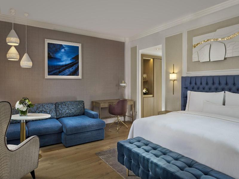 The College Green Hotel Dublin, Autograph image