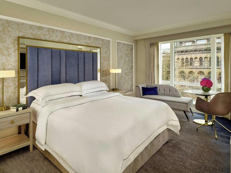 The College Green Hotel Dublin, Autograph image