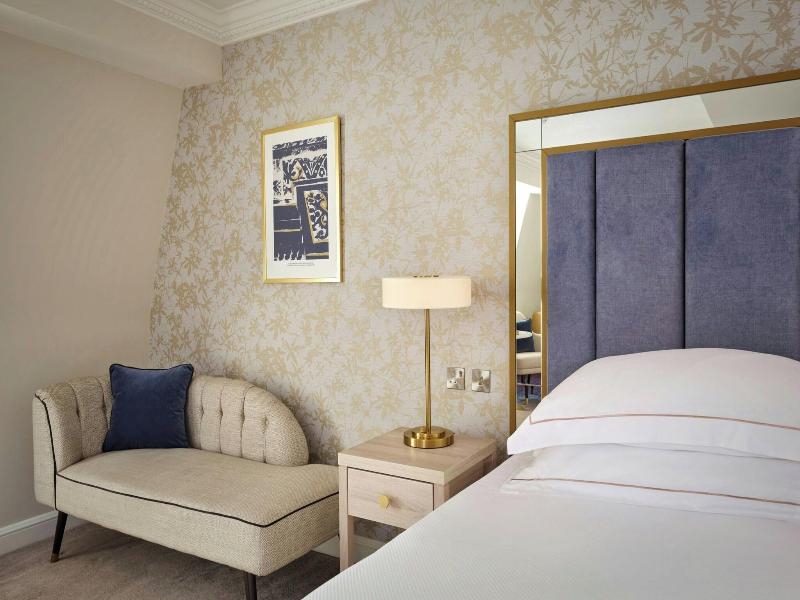 The College Green Hotel Dublin, Autograph image